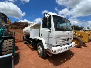 Caminhão Abastecedor MB 1718 4X2  - 2011