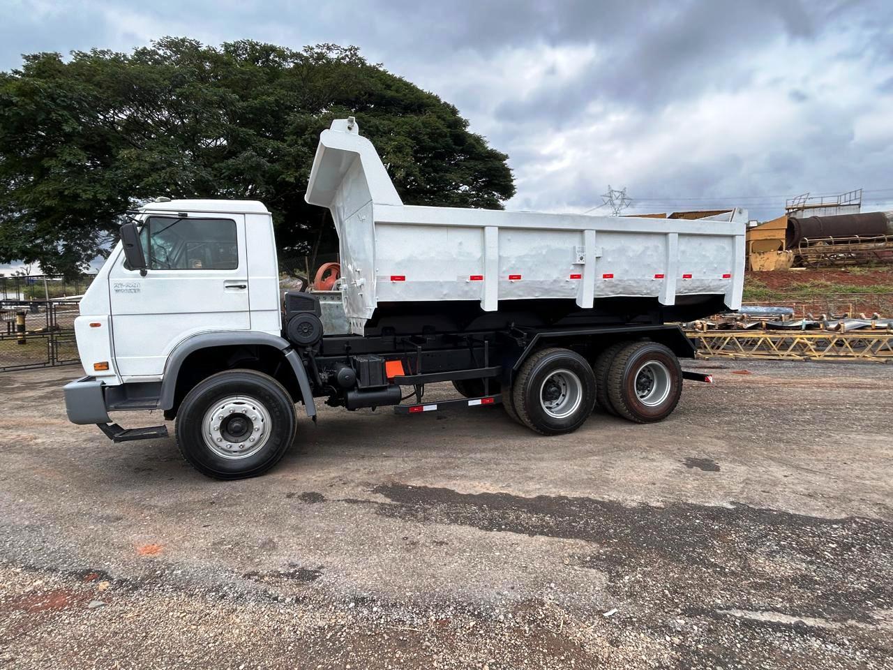 Basculante 6X4 (1)