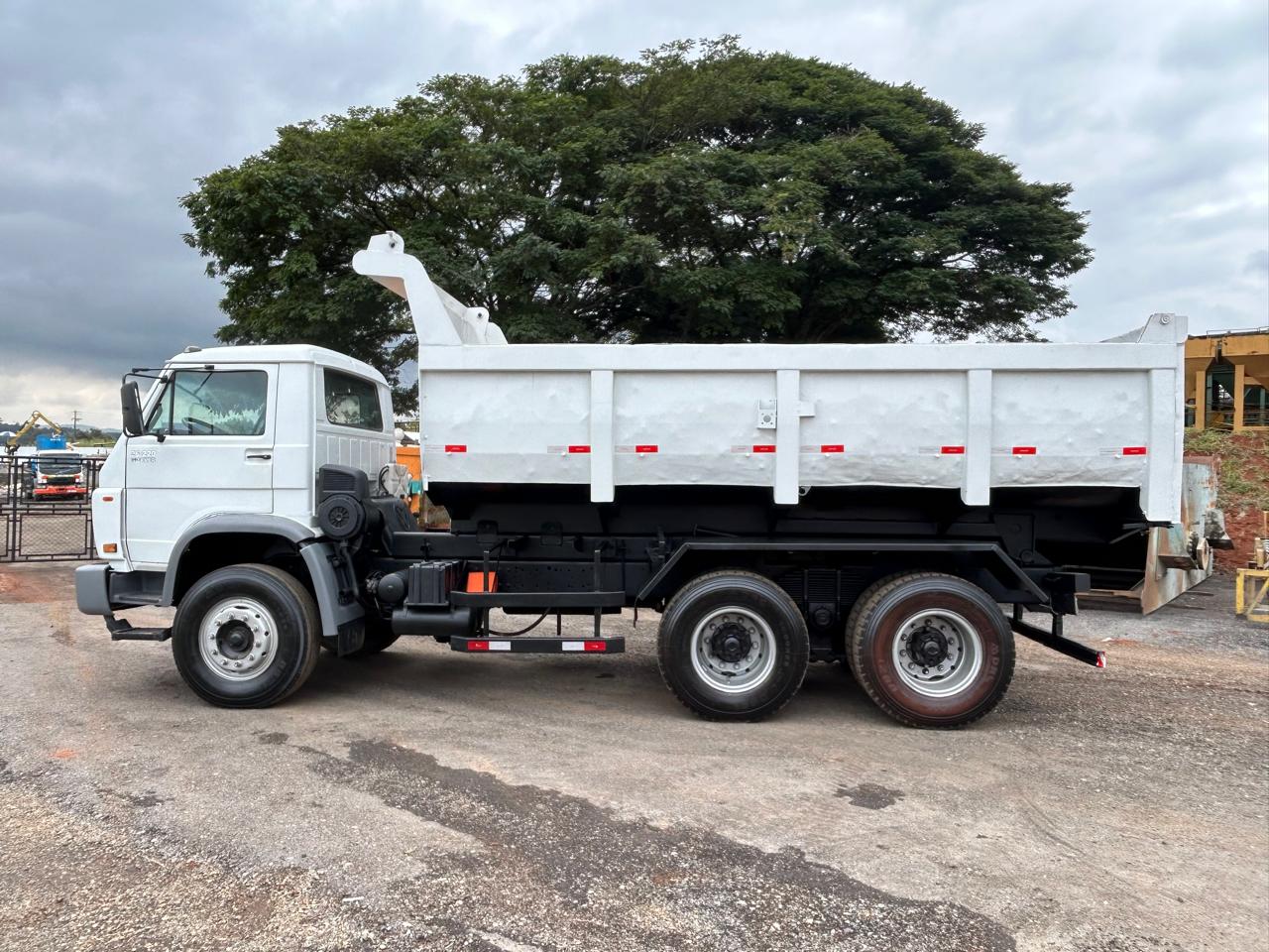 Basculante 6X4 (10)