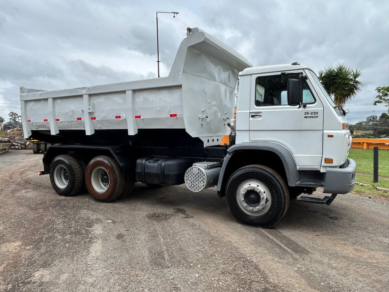 Basculante 6X4 (2)