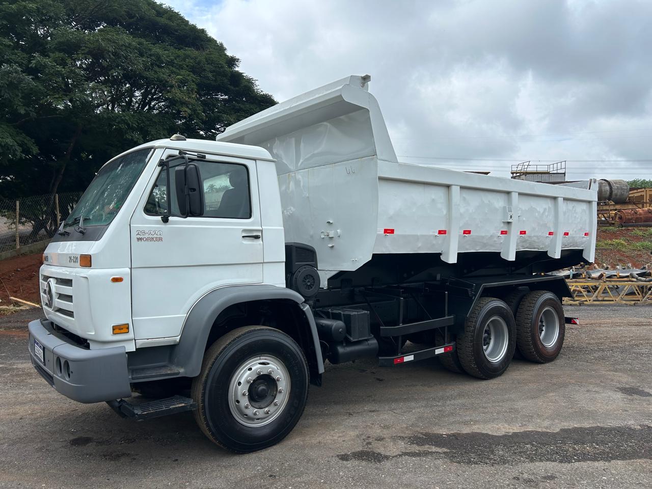 Basculante 6X4 (3)