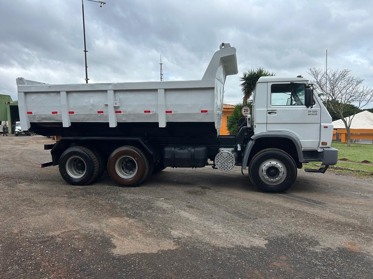 Basculante 6X4 (6)