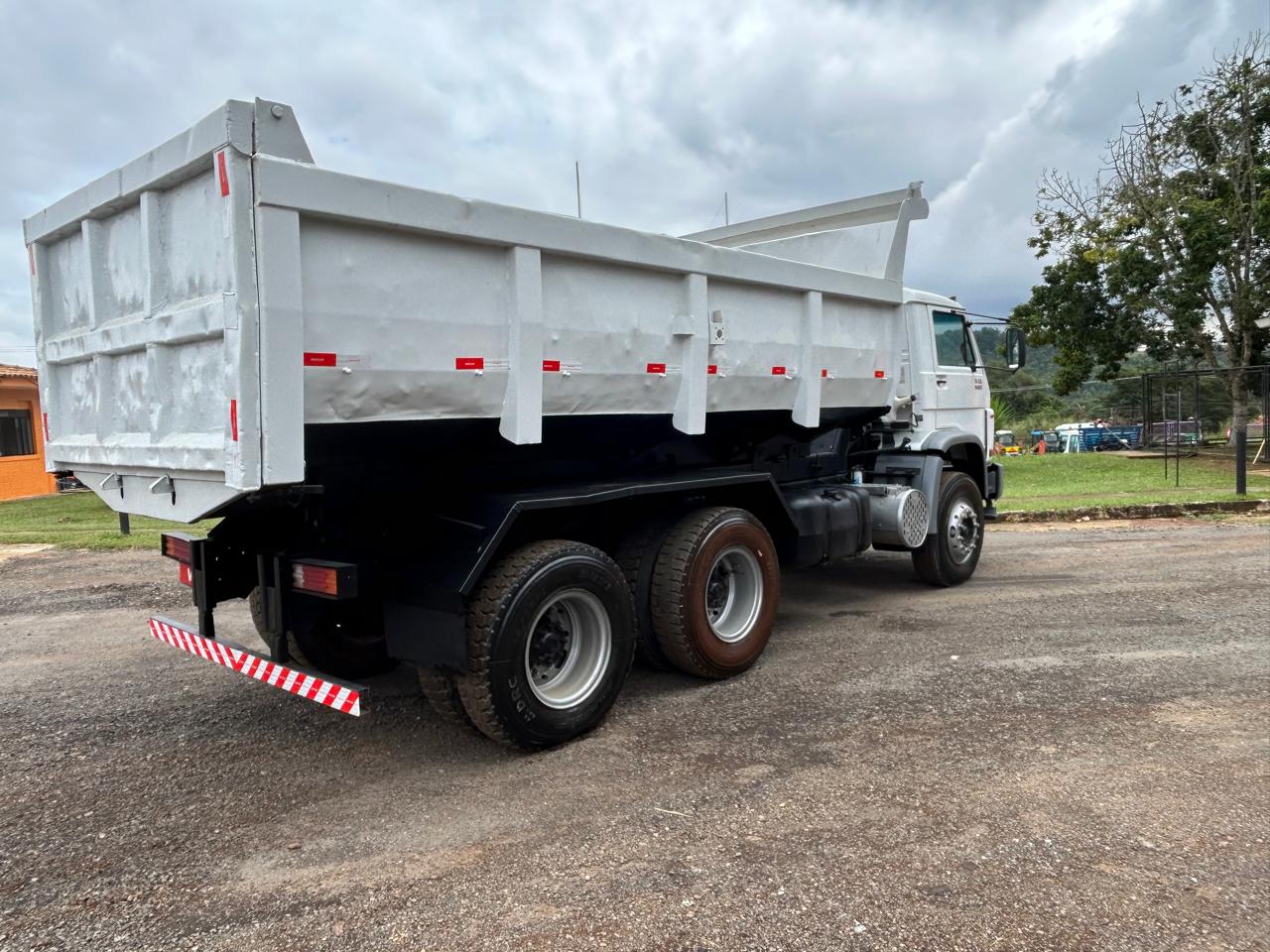Basculante 6X4 (9)