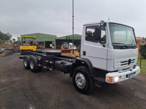 Caminhão MB 1720 Chassis 6X2  - 2000