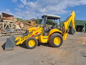 Retroescavadeira New Holland B95 - 7.400h - 2015