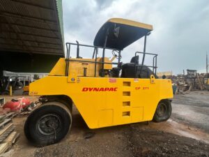 Rolo Compactador de Pneus Dynapac CP271