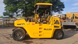 Rolo Compactador de Pneus Muller AP 30 - 2015
