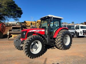 Trator de Pneus Agricola Massey Ferguson 4297 - 3563h - 2013