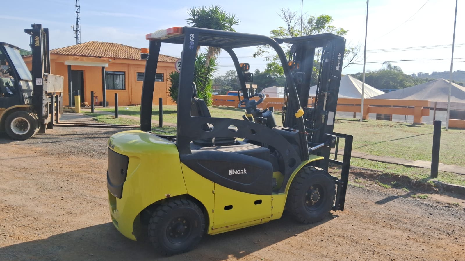 Empilhadeira AW FB20_1502050 (2)