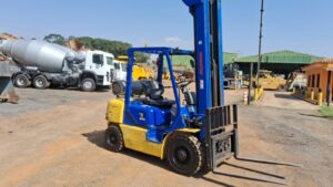 Empilhadeira Komatsu FG25T  - GLP - 2003