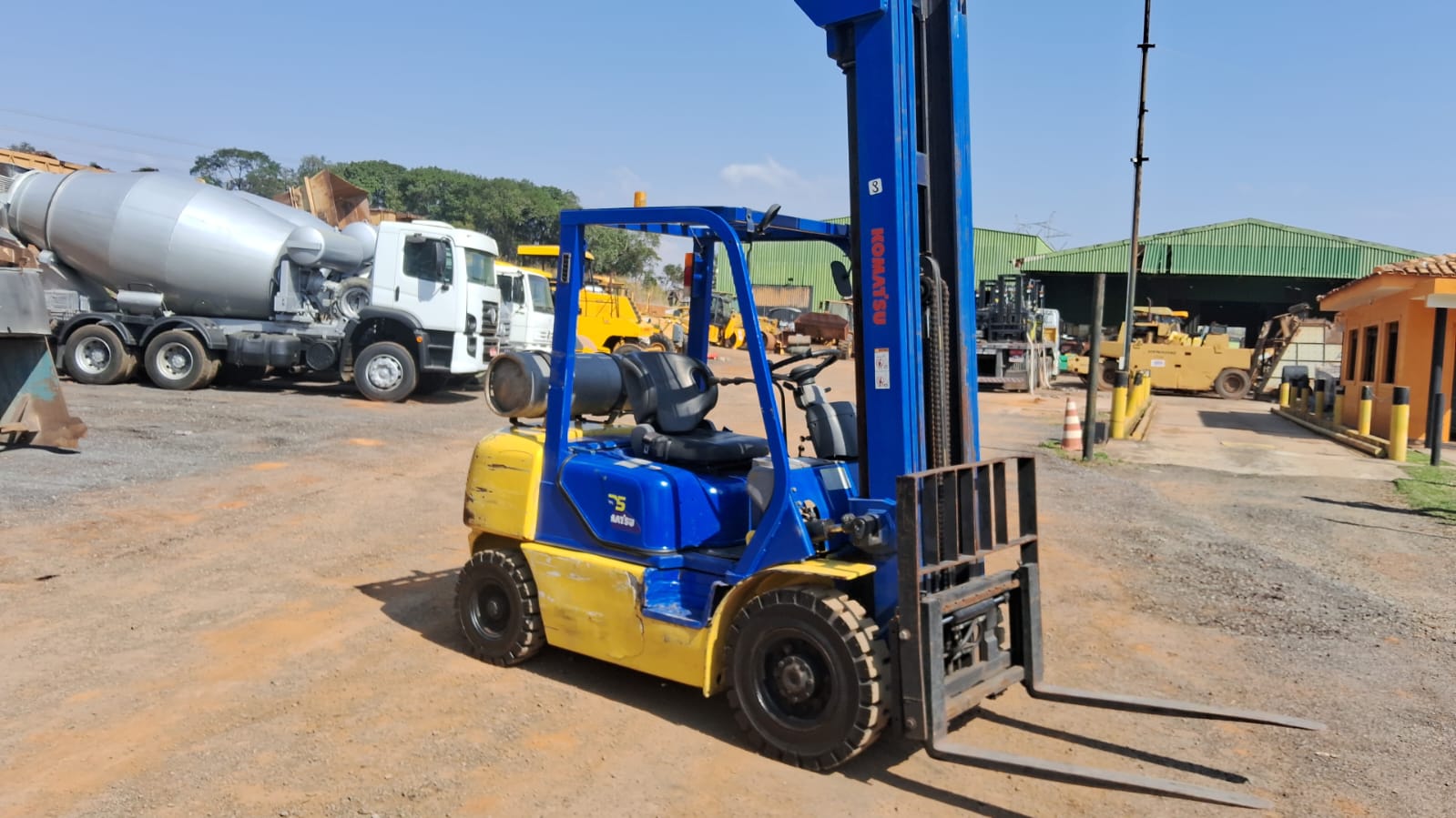 Empilhadeira FG25T (1)