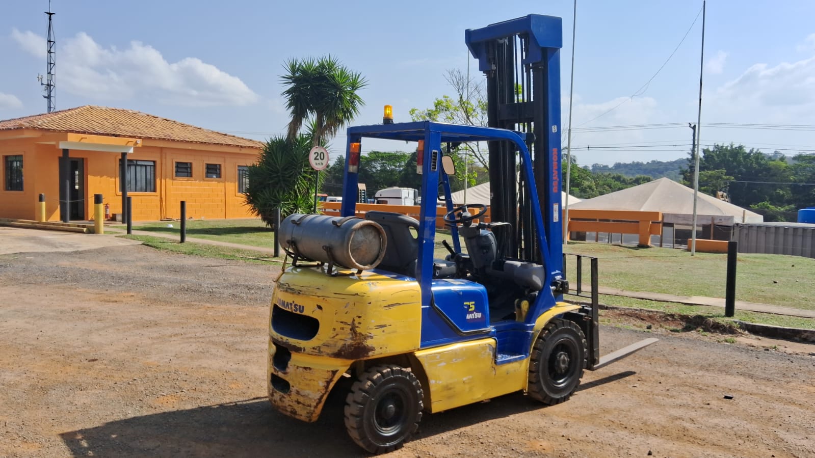 Empilhadeira FG25T (6)