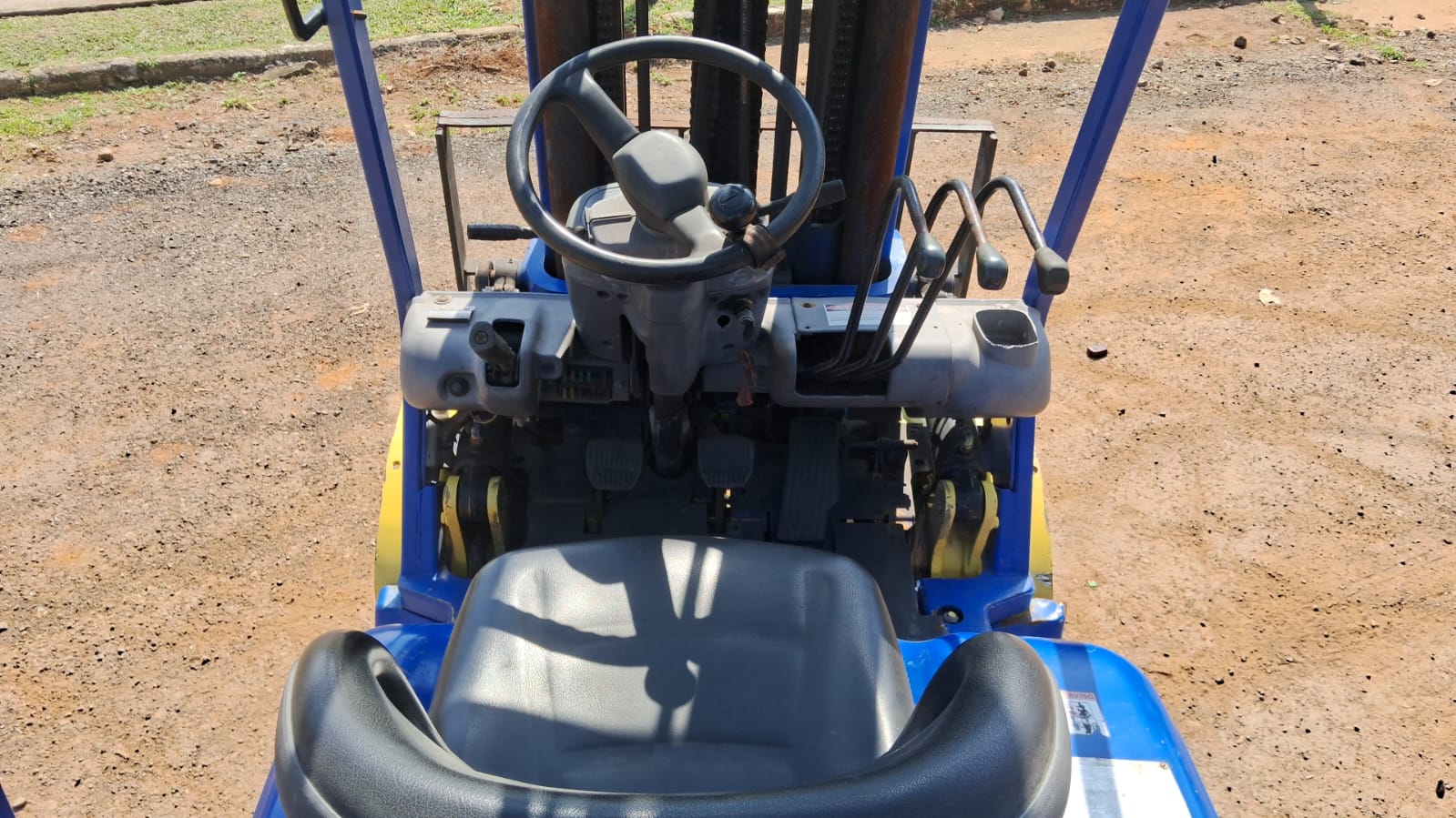 Empilhadeira FG25T (8)