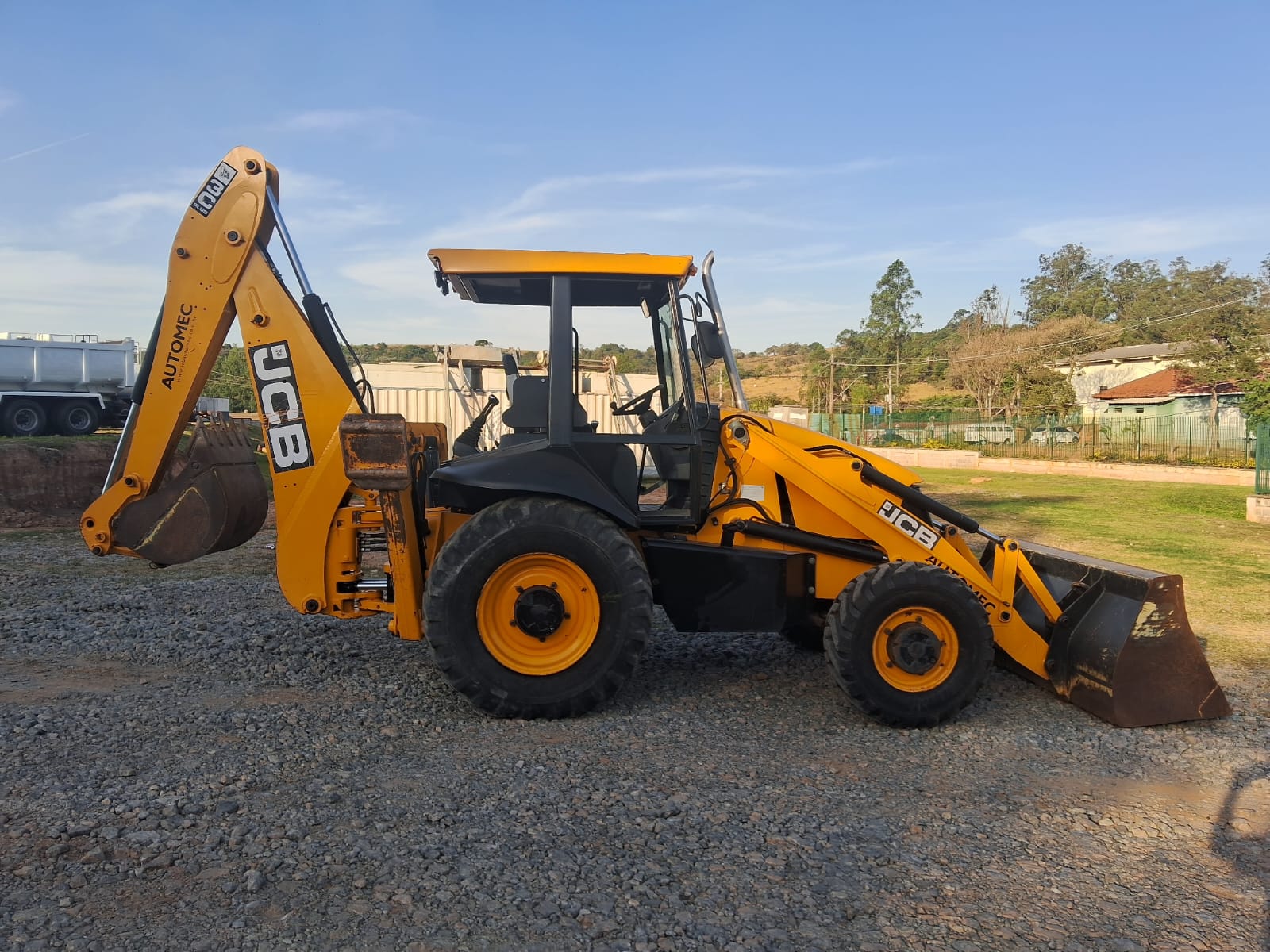 Retroescavadeira JCB (18)