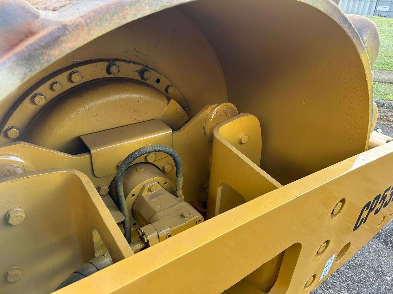 Rolo Caterpillar CP533 (1)