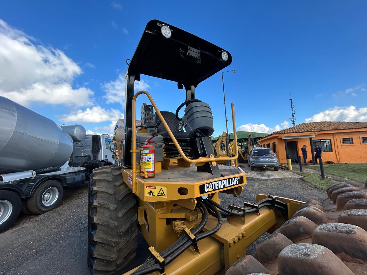 Rolo Caterpillar CP533 (20)
