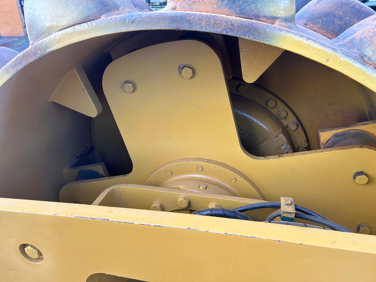 Rolo Caterpillar CP533 (21)