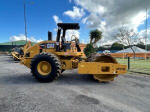 Rolo Compactador Vibratório Caterpillar CP 533 E - 2007