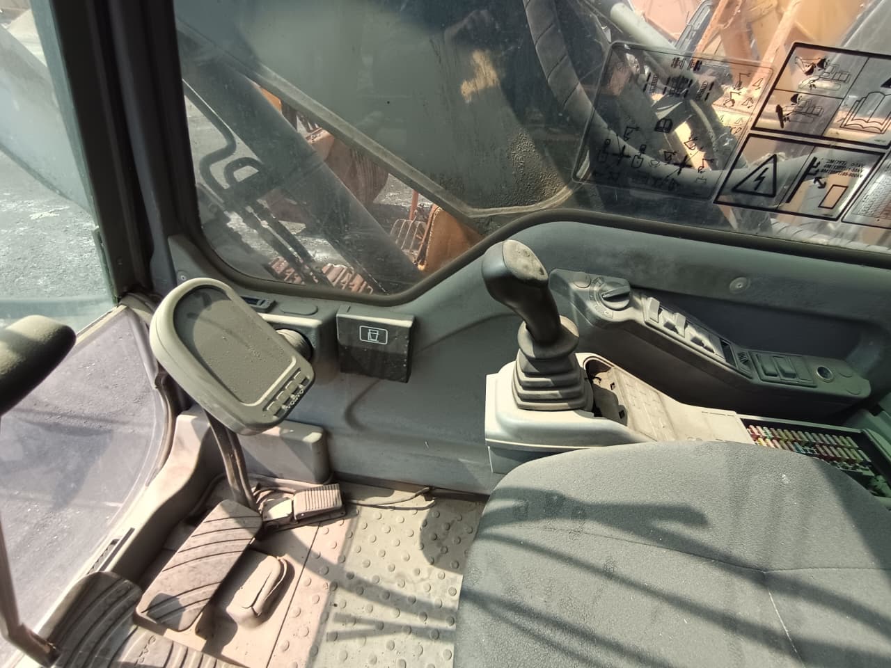 Volvo EC210_24751 (11)